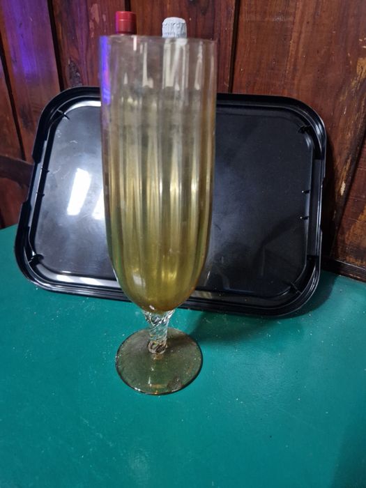Taça alta antiga447378611975628800
