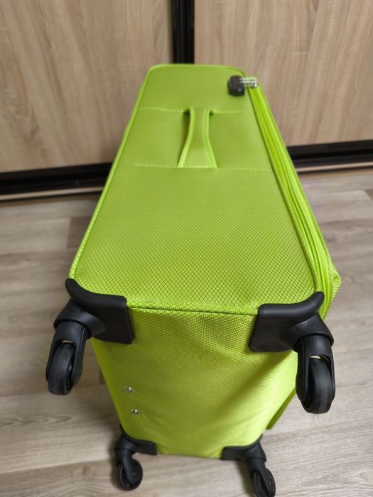 Валіза великого розміру з тканини на 4 колесах