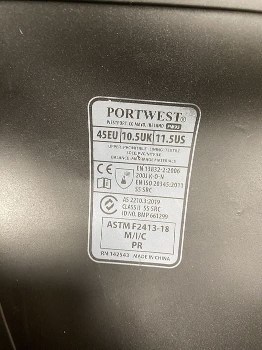 Kalosze ze stalowymi wkladkami