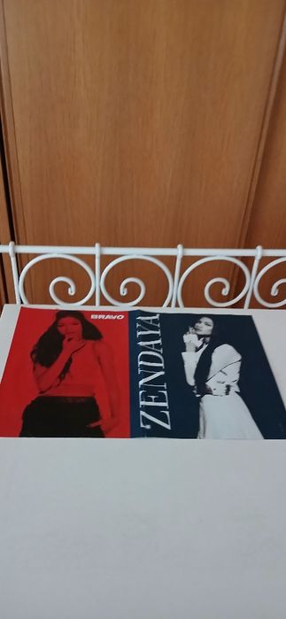 Poster Emblem3/Zendaya, com defeito