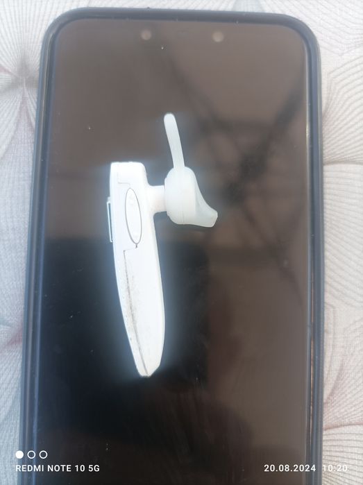 Biała słuchawka Bluetooth
