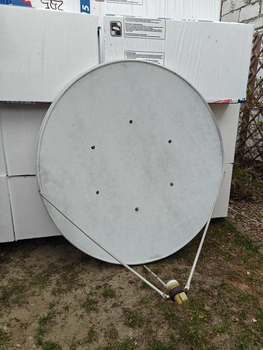 Antena satelitarna duża