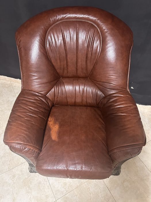 Conjunto de sofá + 2 cadeirões em pele/couro castanho – clássico e robusto