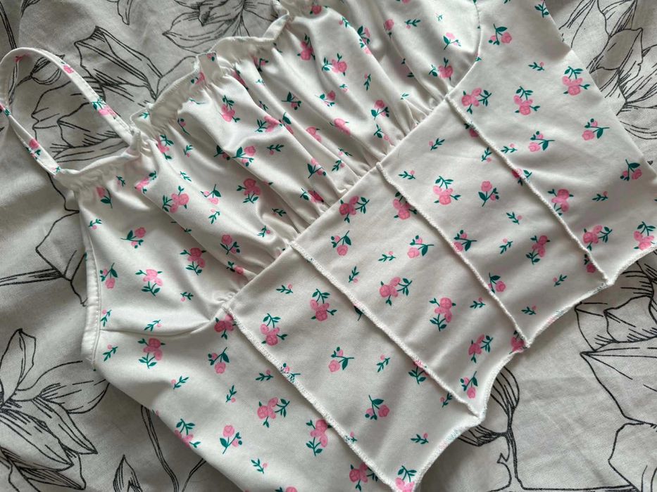 Crop top w różyczki coquette cute