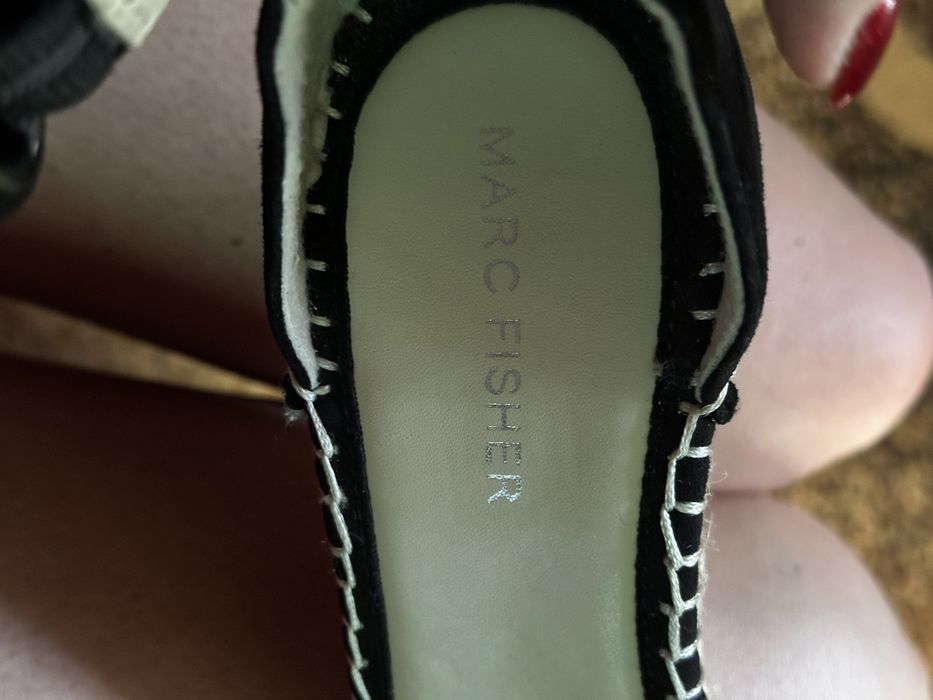 Замшевые босоножки на платформе