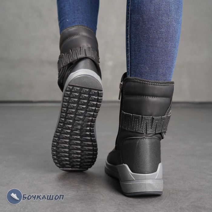 Жіночі дутики чорного кольору шкіряні непромокаючі