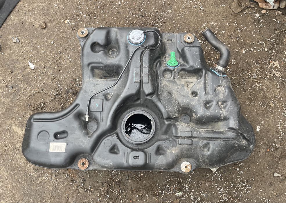 Топливный бак Паливний бак TOYOTA AVENSIS T27 2009-2018 77001-05050
