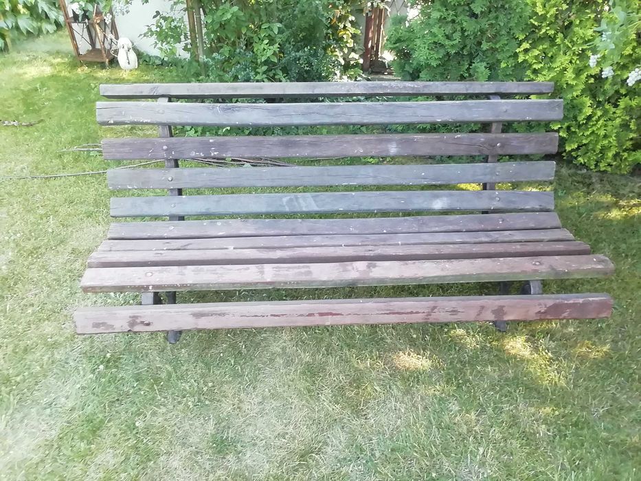 Ławka ogrodowa, solidne kute nogi