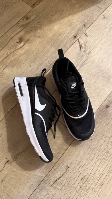 Кросівки Nike, в чудовому стані 36 розміо
