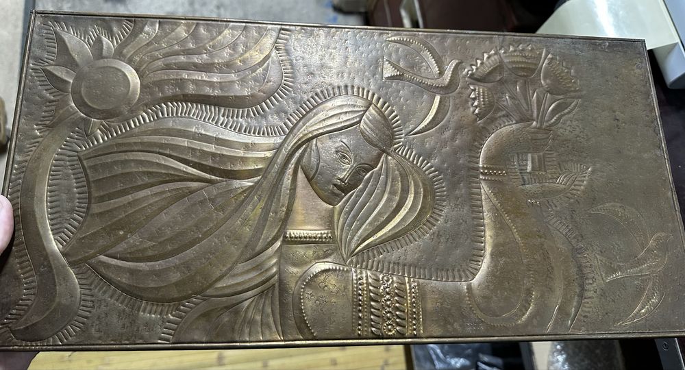 Мідна чеканка «Дівчина»