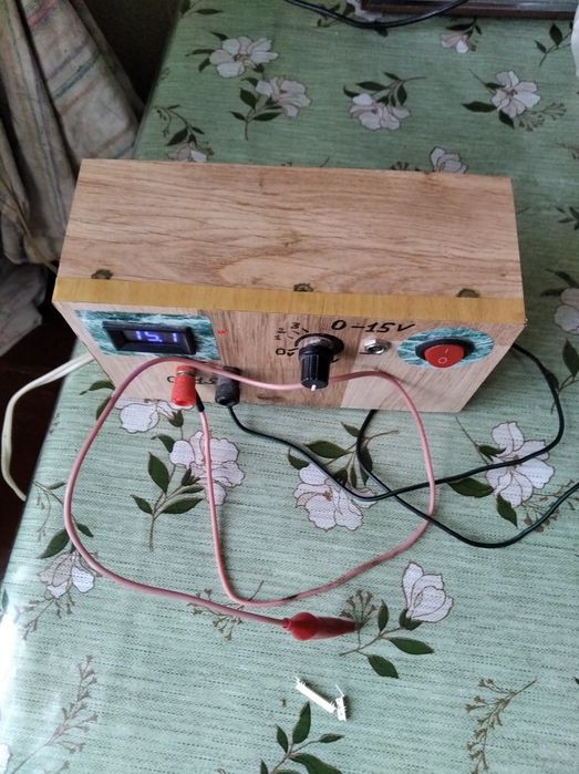 Регульований блок живлення 0-15 вольт.