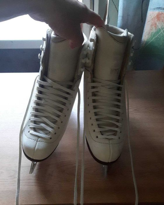 Продам фигурные коньки WIFA "Champion Light"