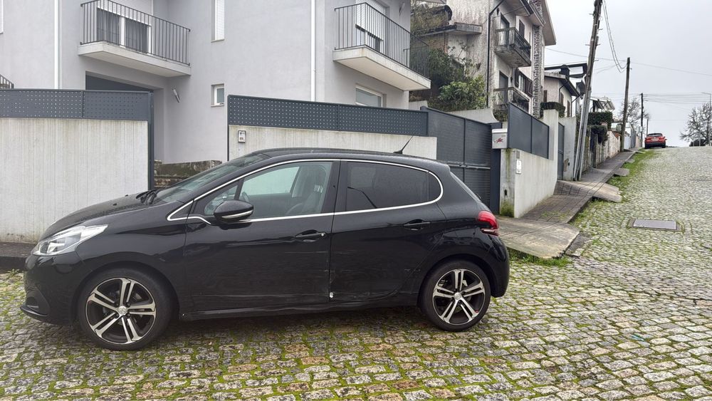 Peugeot 208 salvado