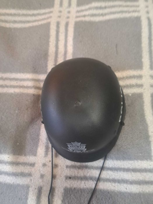 Kask policyjny i helm dzieciecy