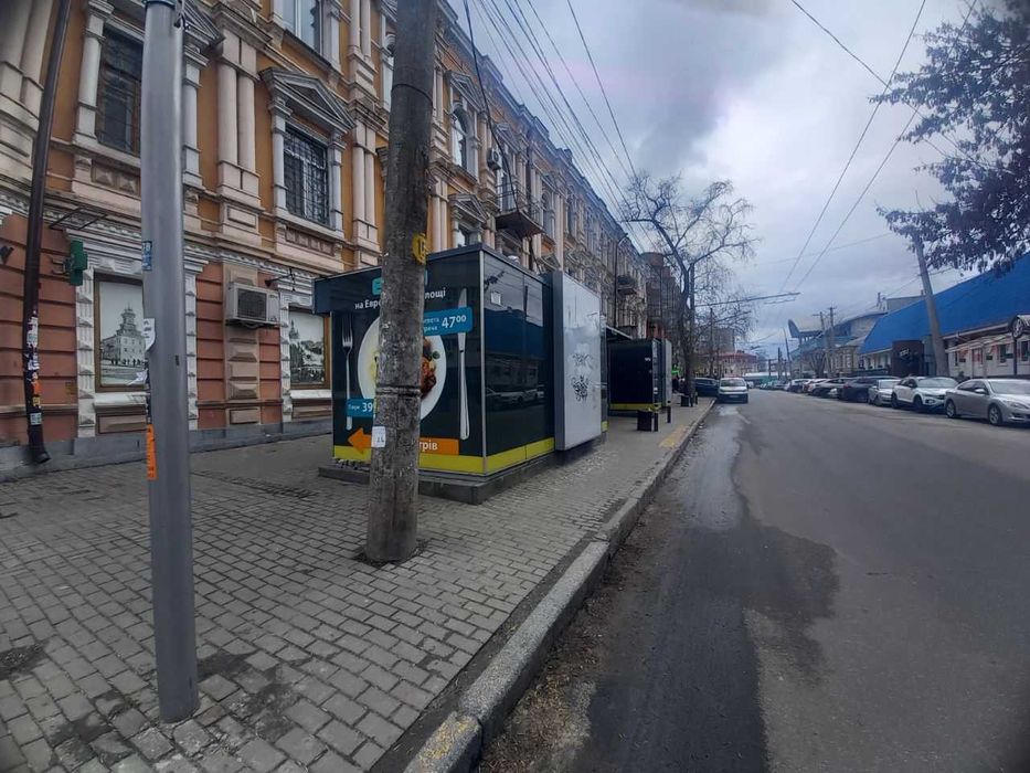 МАФ, павільйон в центрі на європейській площі