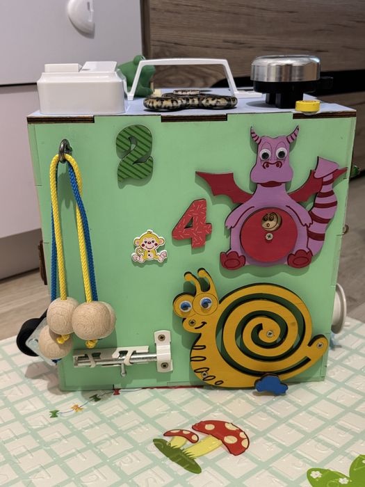 Бізікуб розвиваюча іграшка