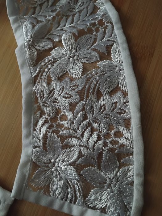 Sprzedam kołnierzyk biały