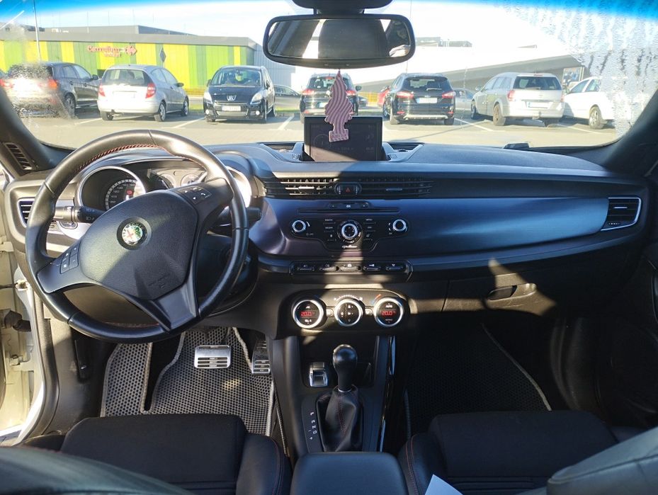 Sprzedam   Alfę Romeo Giuliette 1.4 170 km