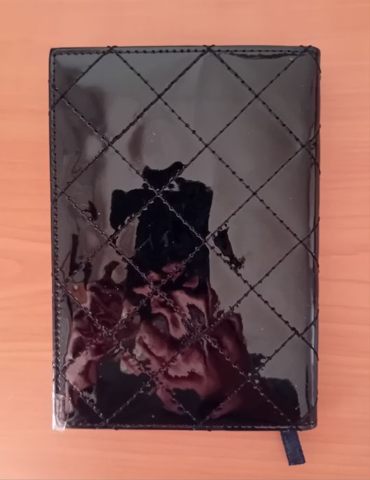 Notebook Novo Gato Preto em Verniz