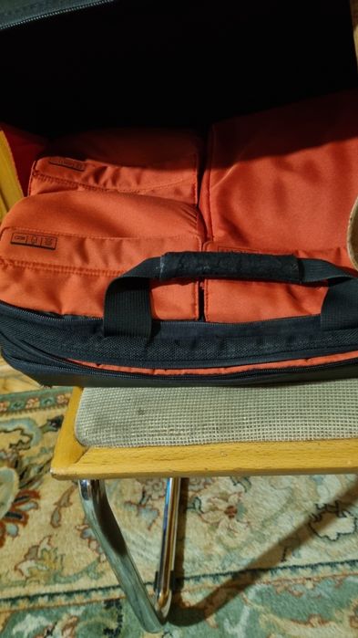 Niezwykle przemyślana torba- teczka Kinetik 15.4