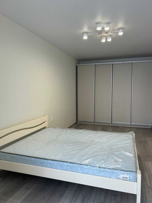 Продаж 1 к новобудови на Озерній