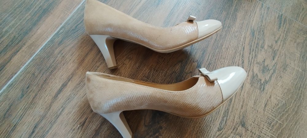 Buty na obcasie 39