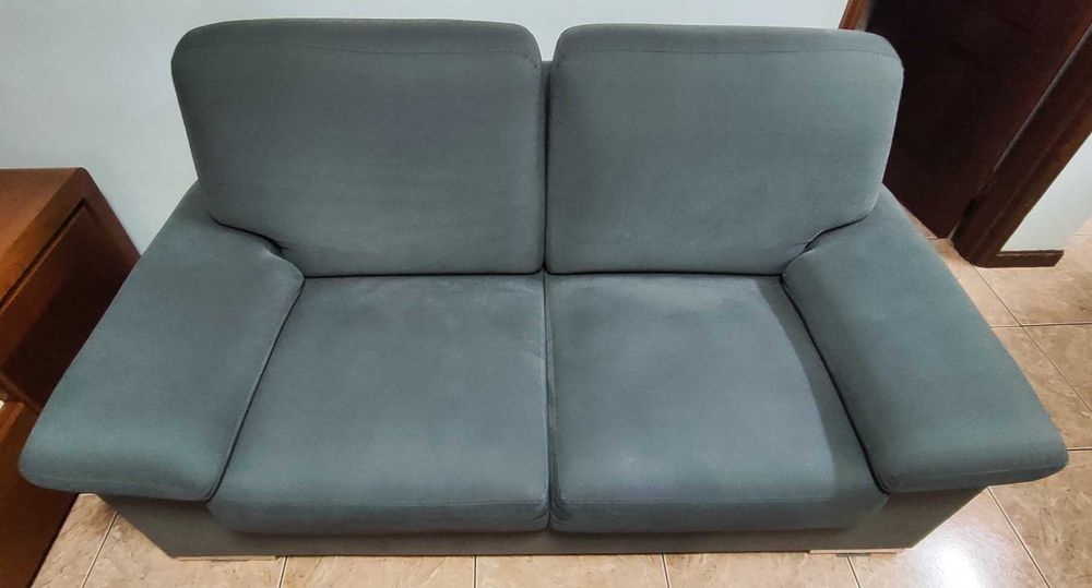 Sofá dois lugares Cinza rato