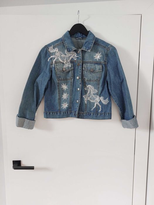 Kurtka jeansowa custom haftowana w jednorożce, cekiny, festiwal/ślub