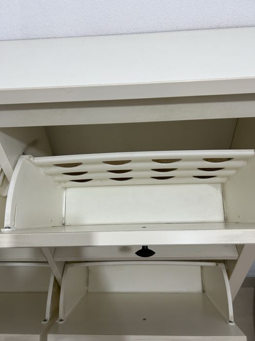 Sapateira em bom estado