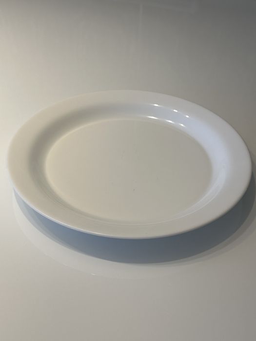 Talerze obiadowe  do restauracji 37 szt.