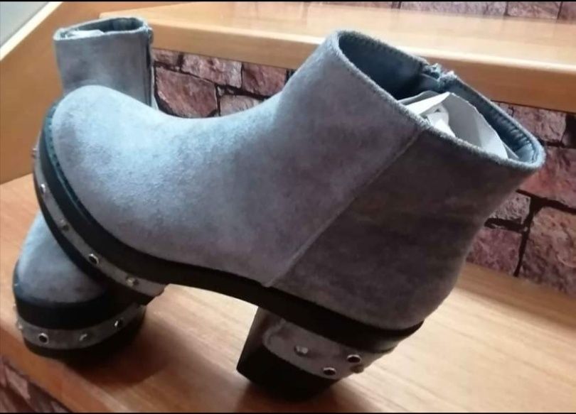 Vendo botim em camurça NOVO