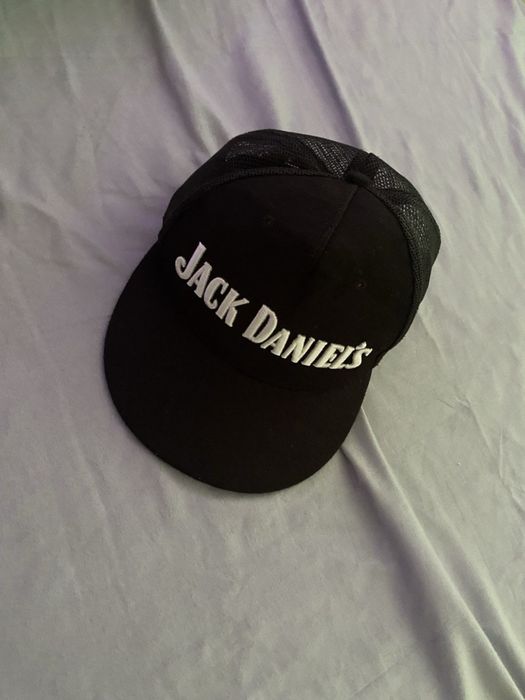 2 czapki – NY New Era i Jack D, czarne – 50 zł za obie