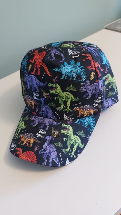 Czapka z daszkiem dinozaury