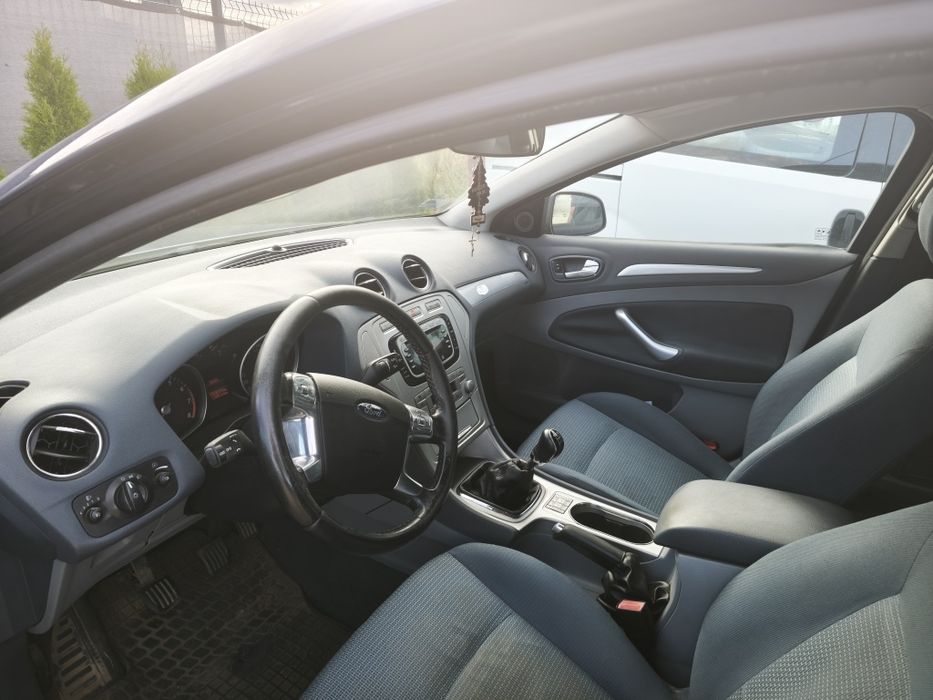 Ford Mondeo MK4 wersja Ghia  2.0 benzyna