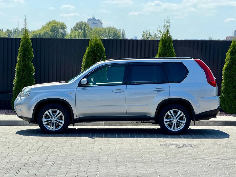 Nissan Xtrail целый