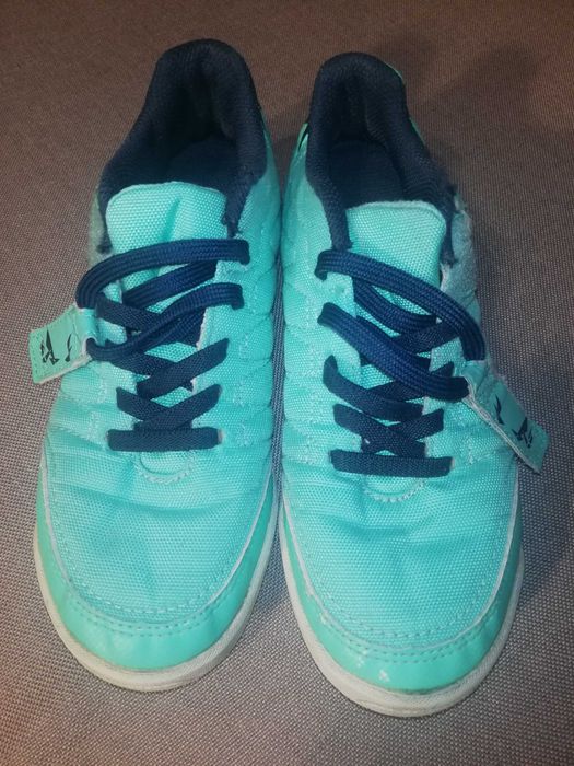 Sportowe buty KIPSTA na piłkę rozm.32