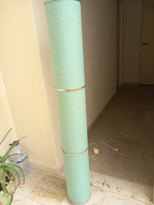 Candeeiro de chão azul