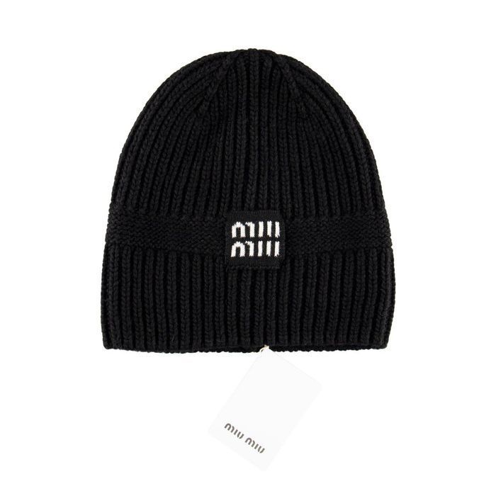 Шапка черная вязаная женская Миу Миу Шапка зимняя