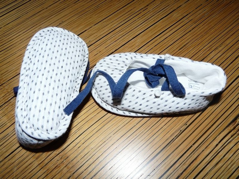 Bebé- Sabrinas em Tecido da ZARA Mini - tam. 17-18 Lindas