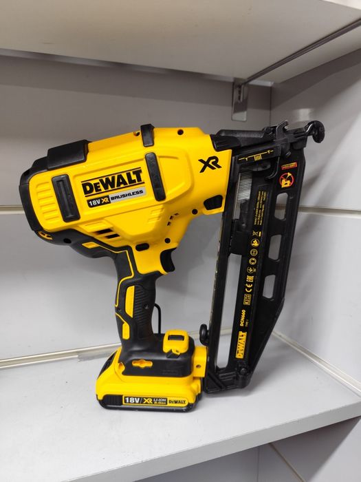 DeWalt DCN 660 акумуляторний безщітковий пістолет по дереву Деволт оригінал