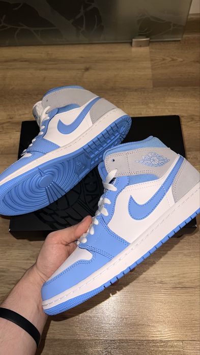 Jordan 1 Mid University Blue Grey