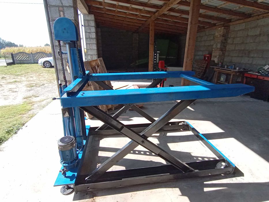 Podnośnik samochodowy nożycowy mobilny