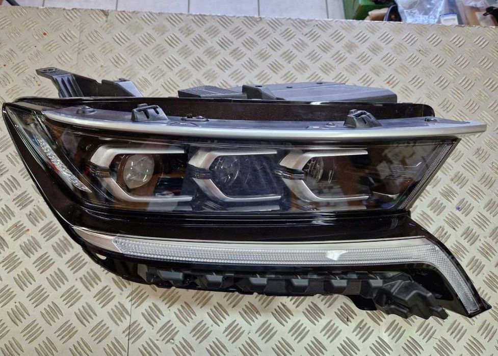 Фари передні Kia Sorento 4 IV Фара права або ліва EU USA разборка