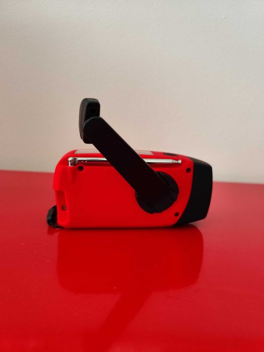 Rádio Solar de Emergência Portátil