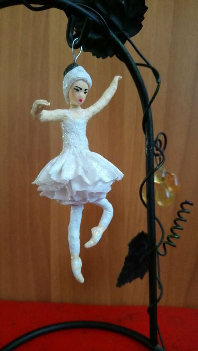 Елочная игрушка Девочка балерина, папье маше