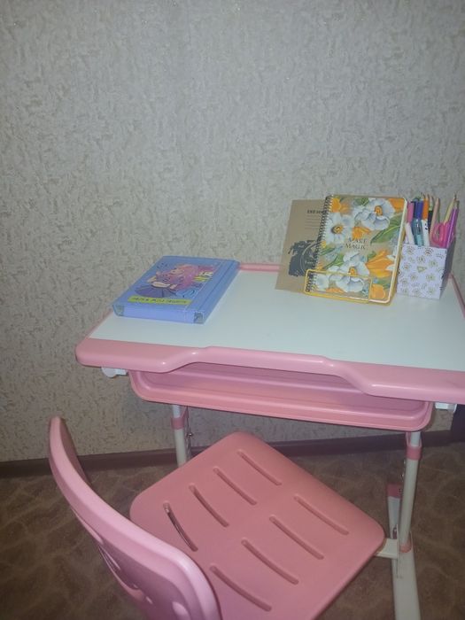Парта та стілець