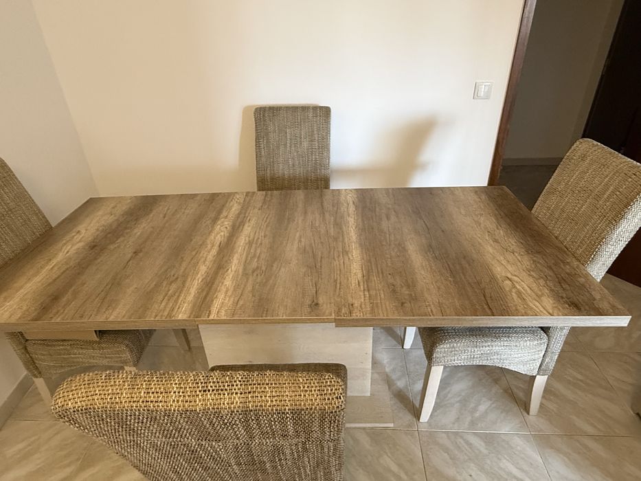 Mesa com 4 cadeiras
