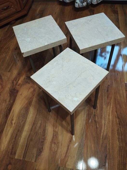 Trzy taborety do kuchni