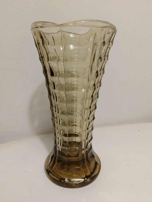 Piękny wazonik w stylu art deco ITALIA szkło prasowane