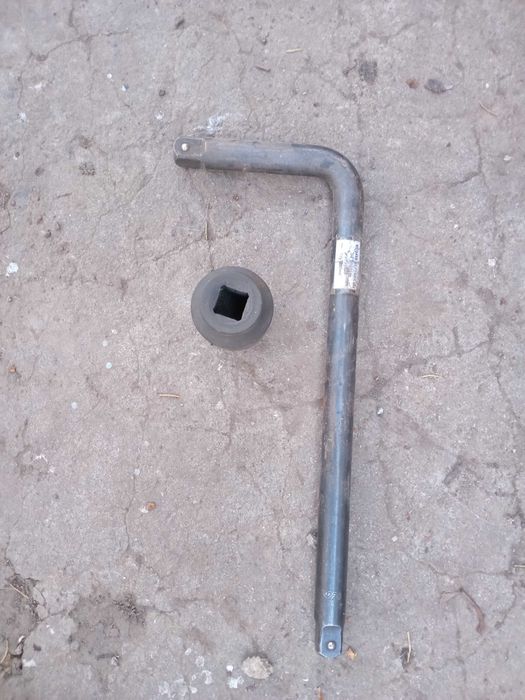 Продаю вороток 3/4 и кованую головку 41 -700 грн  за все